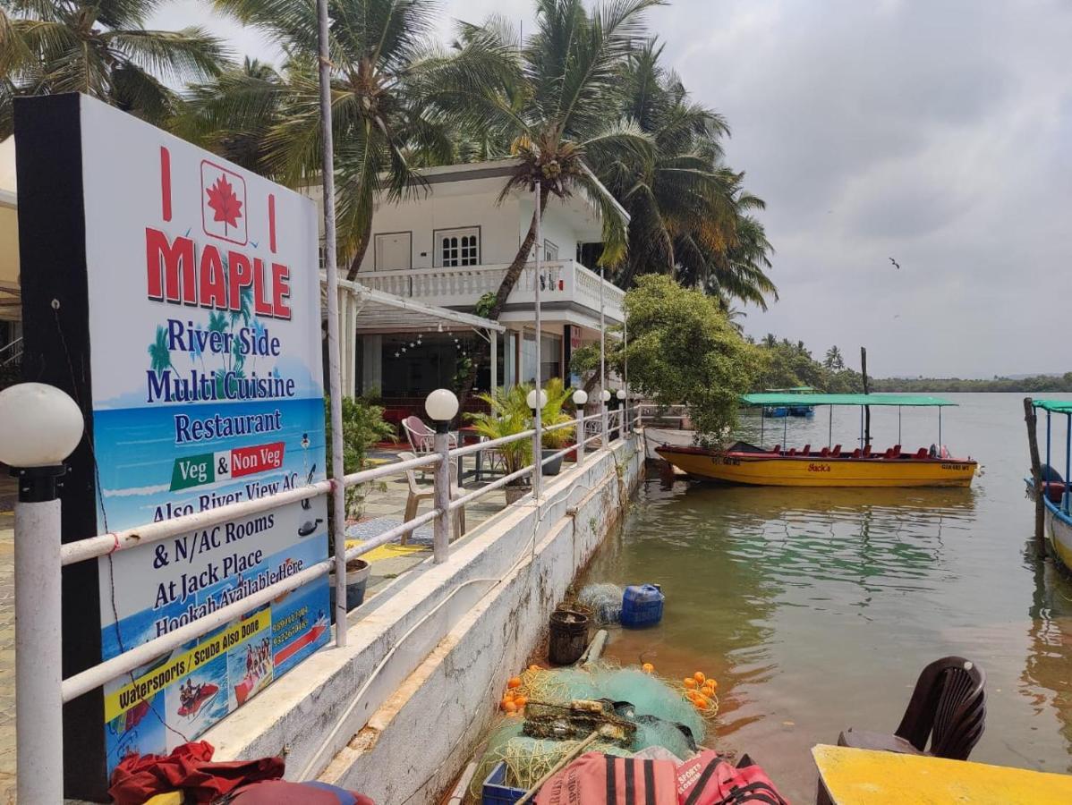 M Aples Jacks Place GOA Exterior foto